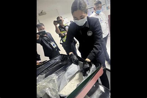 Libreng bakasyon kapalit ay kantot .